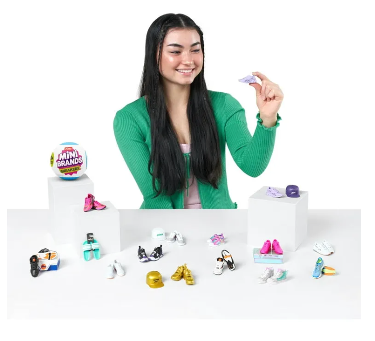 CÁPSULA SORPRESA MINI BRANDS SNEAKERS