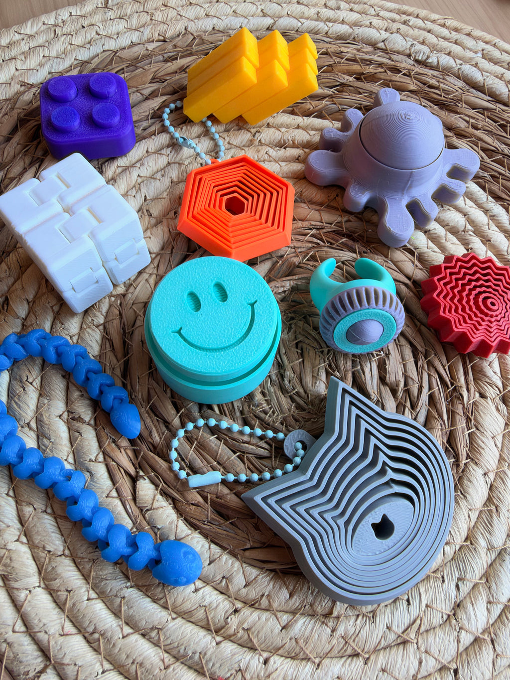 Opciones de mini fidgets para elegir los tres modelos de cada bolsita